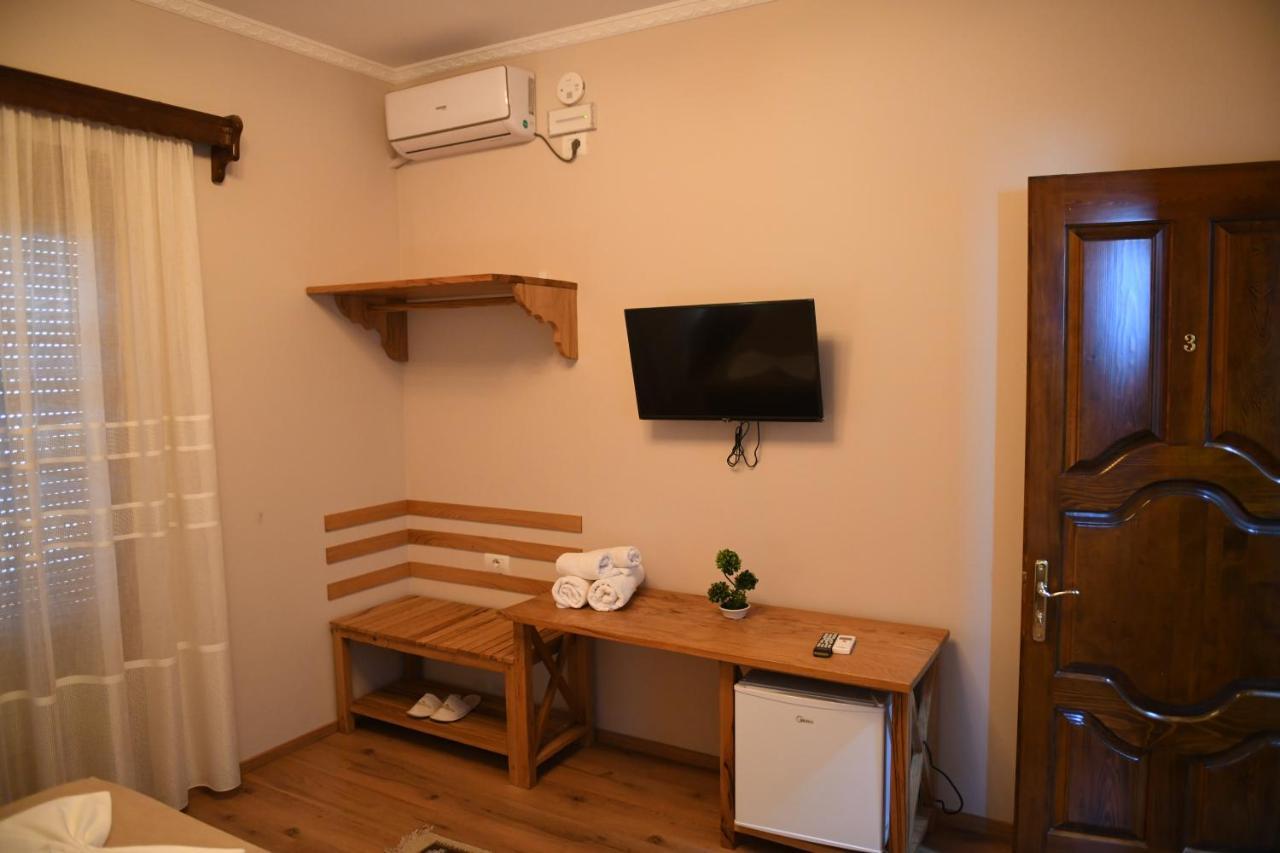 Guesthouse Leo Berat Exterior photo