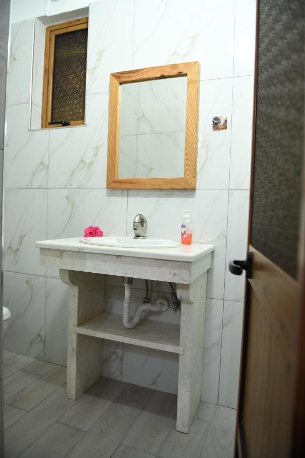 Guesthouse Leo Berat Exterior photo